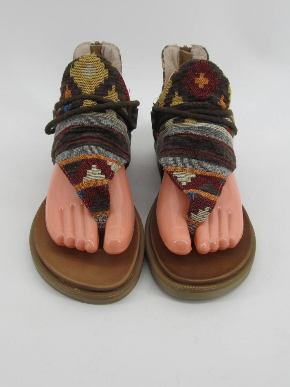 Very G Flat Sandal Womens 8 Leopard worn 1 time very nice sandals
